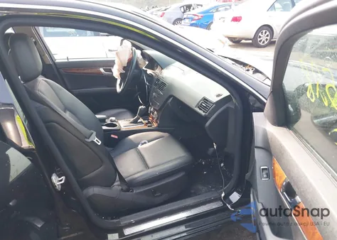 2009 Mercedes-Benz C 300 Luxury 4Matic/Sport 4Matic из США, поврежденный, VIN WDDGF81X69R066882